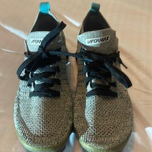 Men’s grey and blue NIKE by Vapormax size 9.5 very good condition